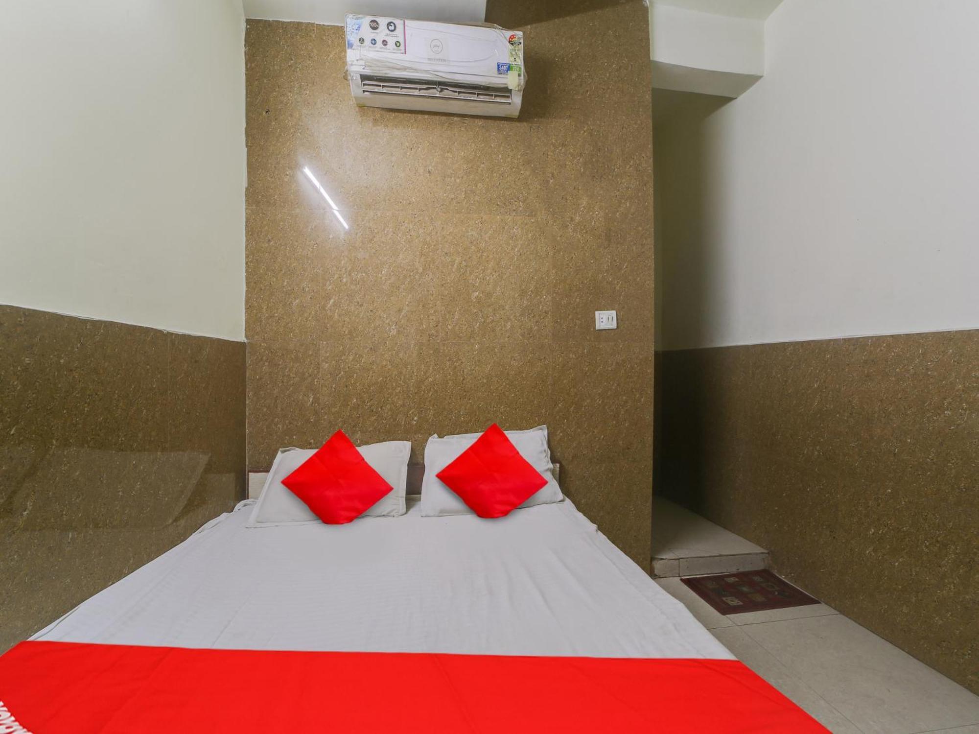 בהופאל Hotel O Rama Krishna מראה חיצוני תמונה