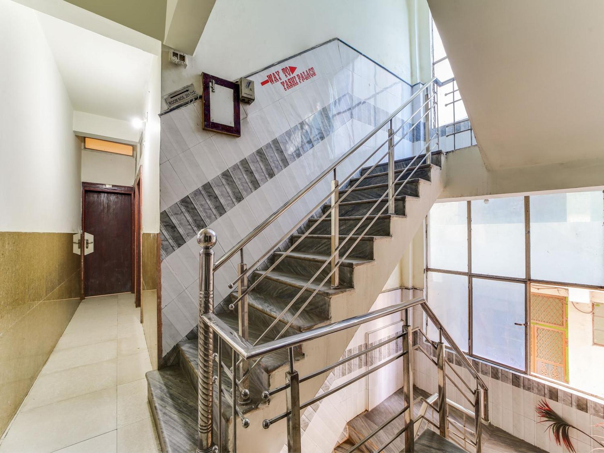 בהופאל Hotel O Rama Krishna מראה חיצוני תמונה