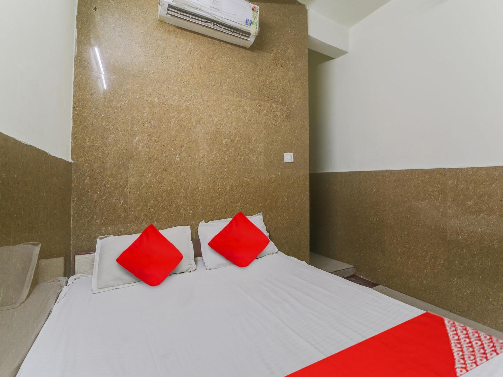 בהופאל Hotel O Rama Krishna מראה חיצוני תמונה