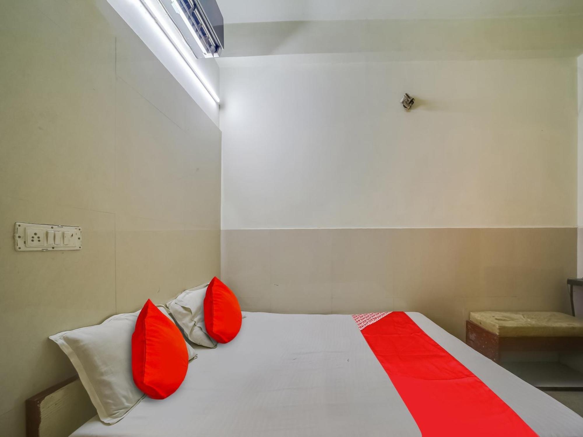 בהופאל Hotel O Rama Krishna מראה חיצוני תמונה
